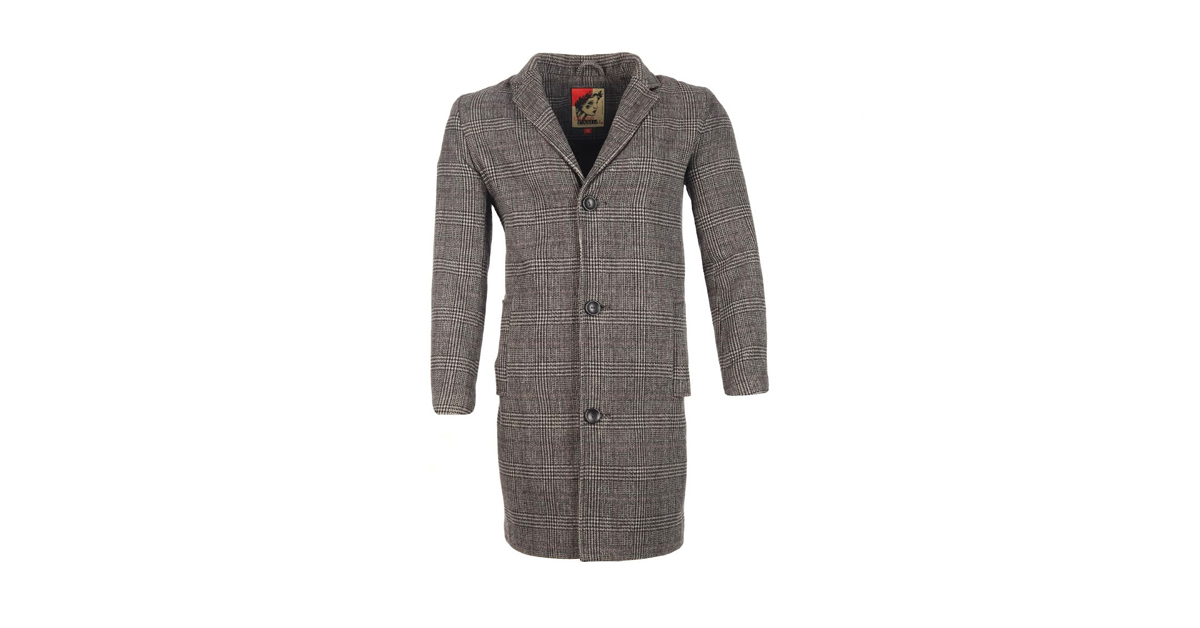 "Invisible mannequin" effect on men's peacoat.