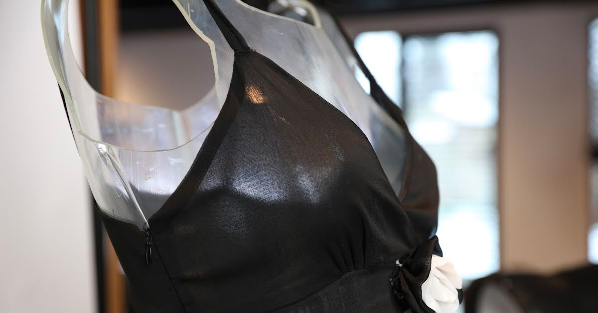 Close-up invisible mannequin arms removed