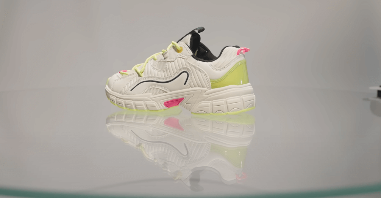 Starting the sequence will turn off laser positioning and trigger automatic vertical adjustment of the camera.